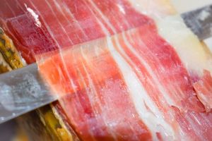 Jamón-de-bellota-100% ibérico-DO-summum-en-Jabugo-Jamones-Carvajal