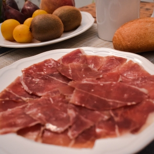 cuídat-con-jamón-ibérico-Jamones Carvajal-en-Jabugo