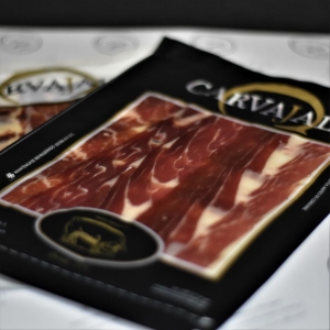 como-viajar-con- ibéricos-de-Jabugo-Jamones Carvajal