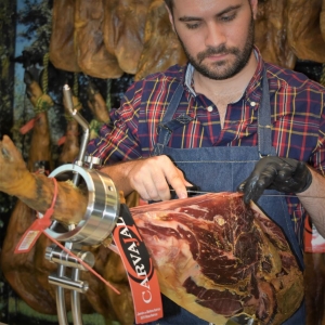 precisión-en-el-loncheado-de-jamón-Jamones Carvajal-de-Jabugo