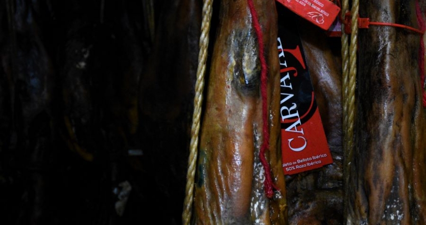 la-curación-del-jamón-ibérico-de-Jamones Carvajal-Jabugo