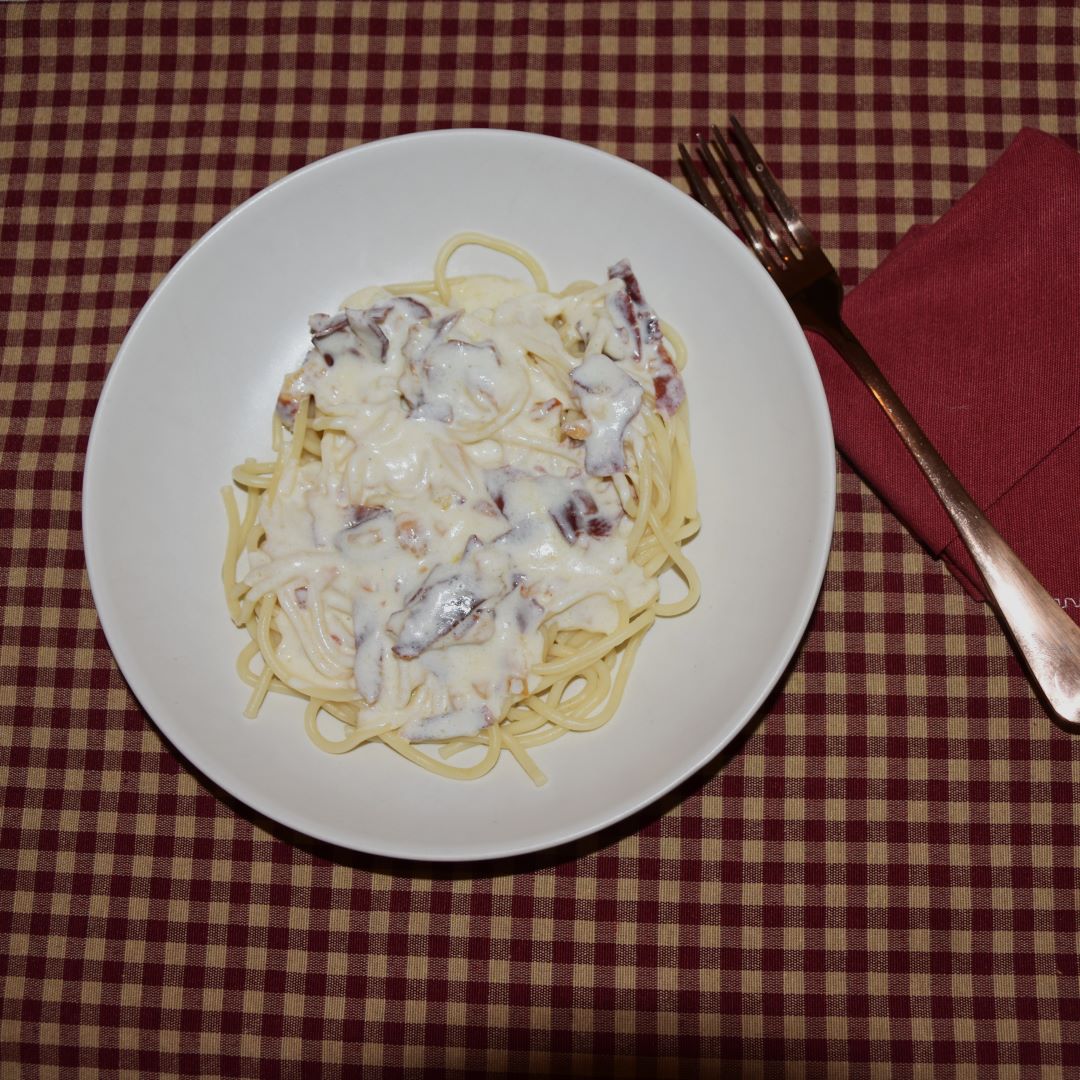 ESPAGUETIS CON CREMA DE JAMÓN IBÉRICO