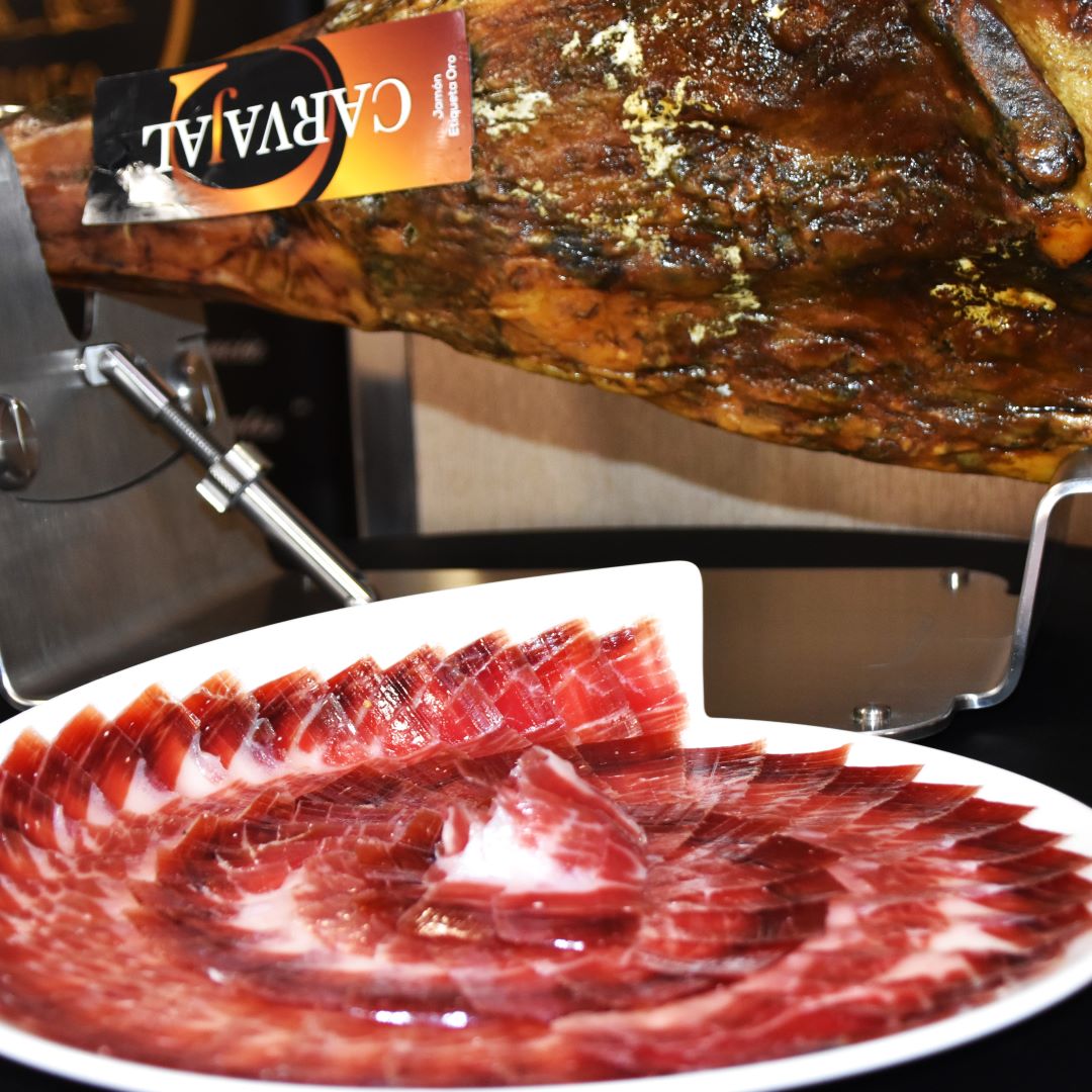 el jamón ibérico debe ser el invitado de honor en los mejores momentos de su vida. Jamones Carvajal es sinónimo de calidad, y sabor sublime._ Jamones Carvajal