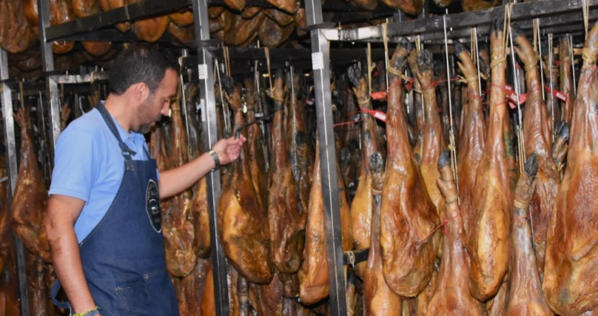 por que se cuelgan los jamones de Jabugo- Jamones Carvajal