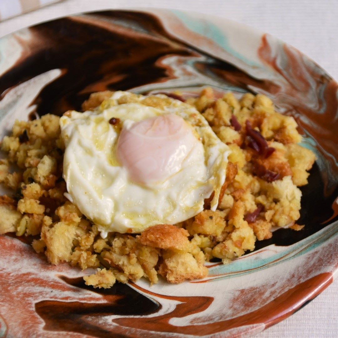 MIGAS CON JAMÓN O CON CHORIZO.